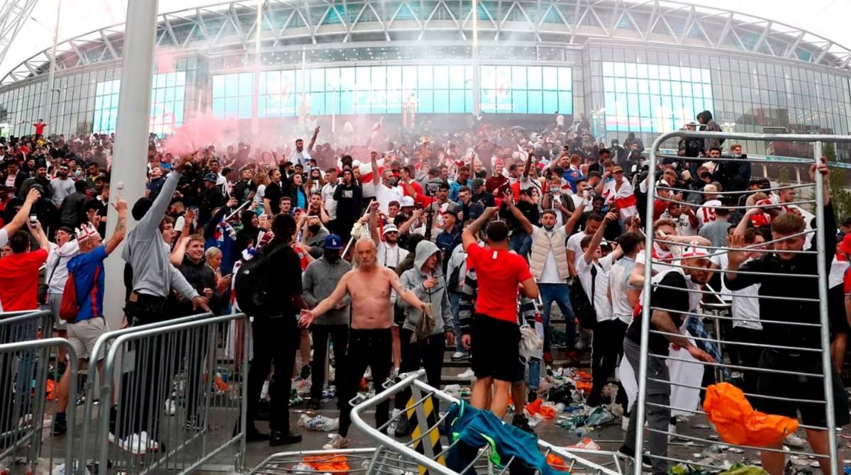 Hooligan Bóng Đá - Nỗi Ám Ảnh Và Vết Nhơ Của Túc Cầu Hooligan Bóng Đá - Nỗi Ám Ảnh Và Vết Nhơ Của Túc Cầu